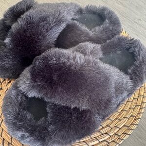 Plush Furry Slippers in Black